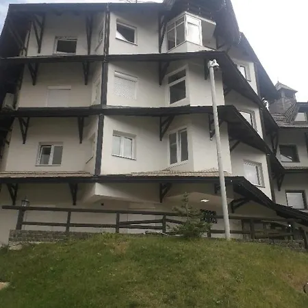 Апартаменты Nina Centar *